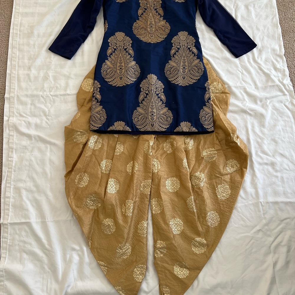 Never worn Brocade rich looking dress